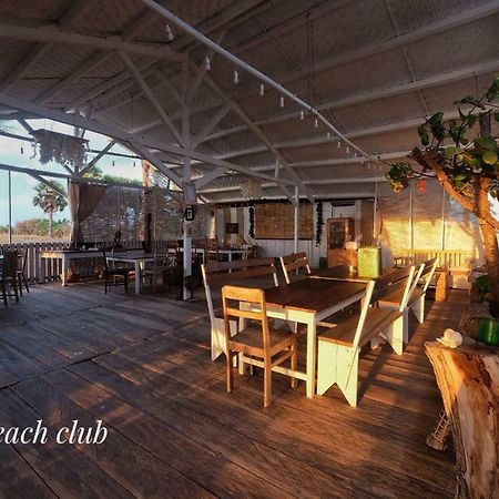Wera Beach Kadumbul エクステリア 写真