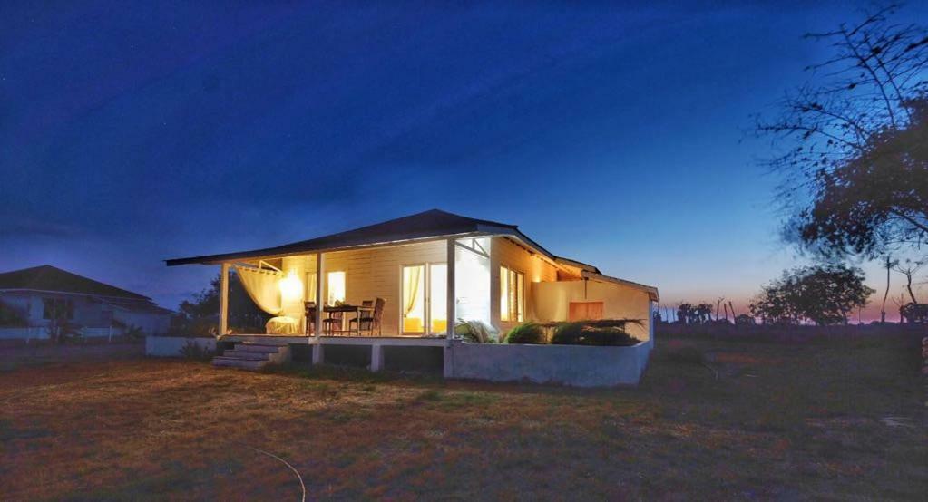 Wera Beach Kadumbul エクステリア 写真