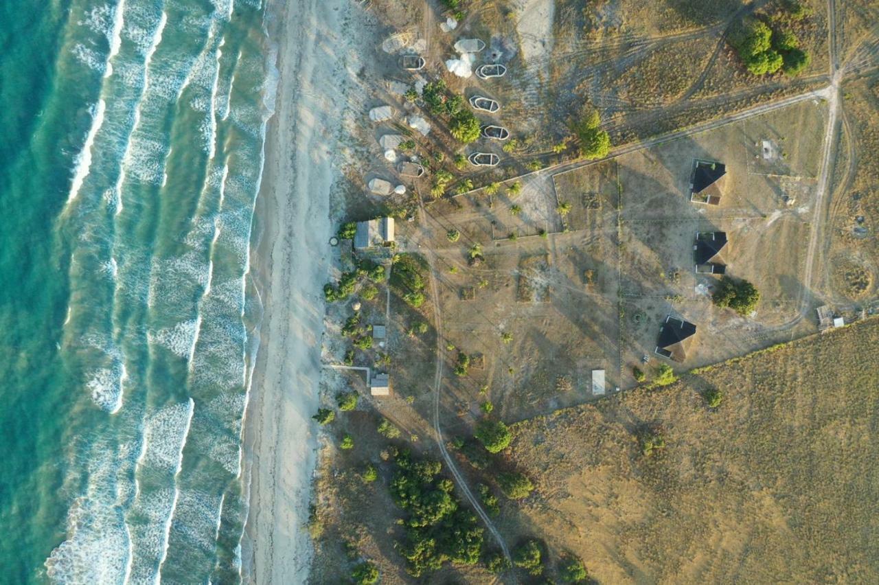 Wera Beach Kadumbul エクステリア 写真